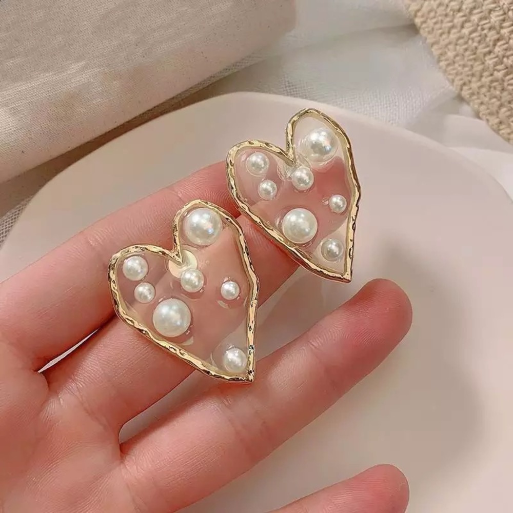 Transparent pearl heart big stud earrings